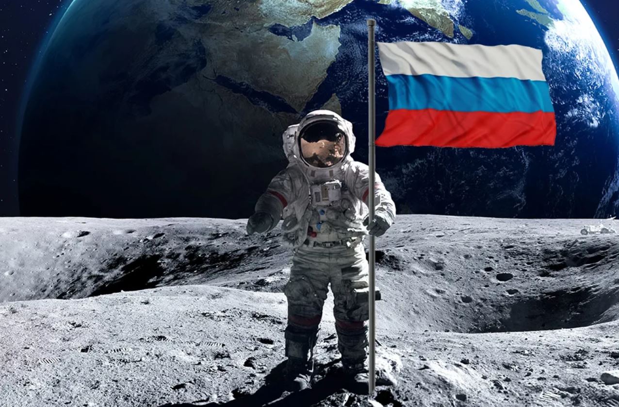 Moon russia. Космонавтика России. Космонавт на Луне. Россия с космоса. Космонавт с флагом.