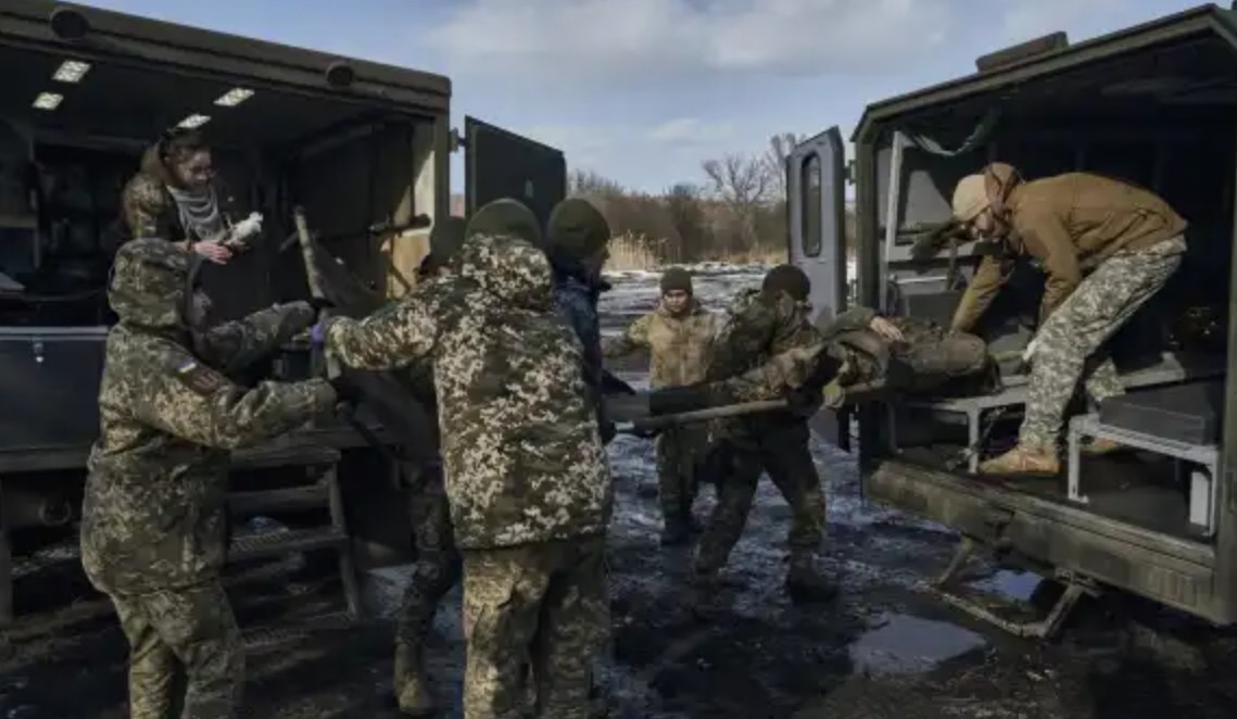 «Уже-поздно,-это-нужно-было-делать-месяц-назад»:-полковник-ВСУ-о-судьбе-гарнизона-в-Авдеевке