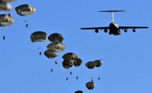 Десант-НАТО-переломался-при-высадке-с-парашютами