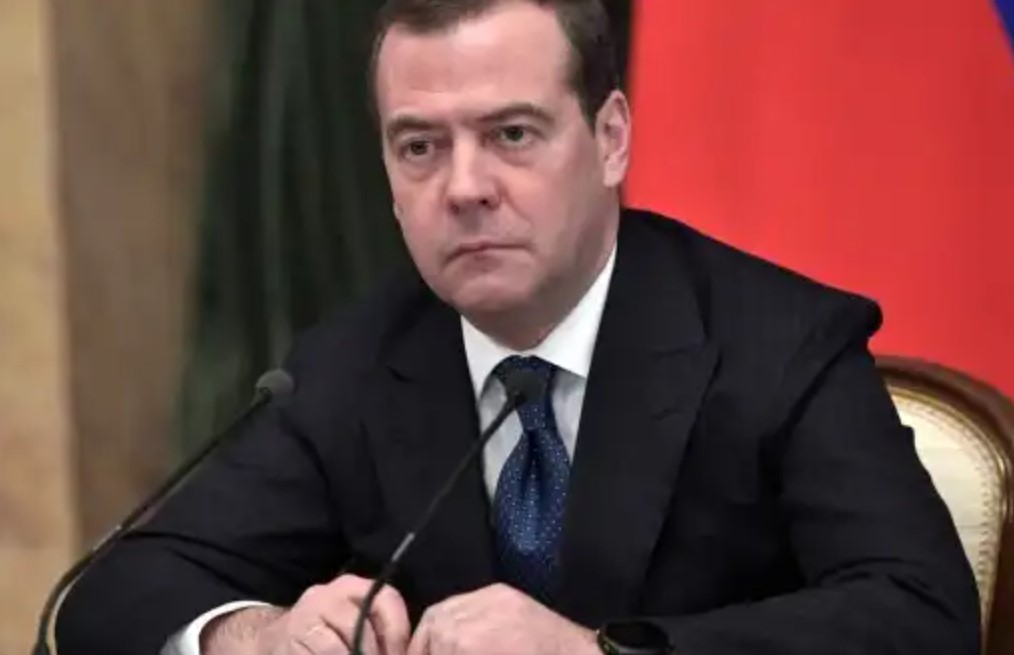 «Дальше-будет-только-хуже»:-Медведев-предупредил-Киев-о-катастрофе